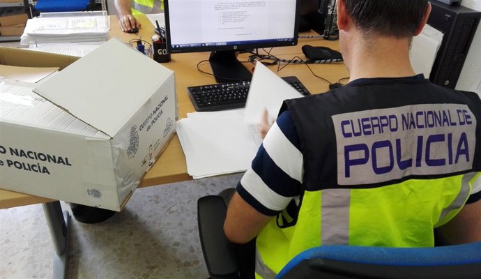 Detenidas 16 personas por falsificar documentos