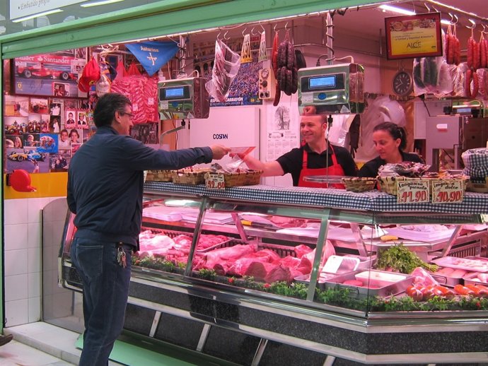 Ignacio Prendes, candidato de Ciudadanos Asturias, repartiendo folletos Oviedo