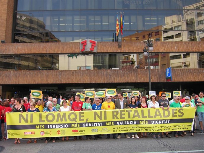 Concentración de Plataforma en Defensa de l'Enseyament Públic 