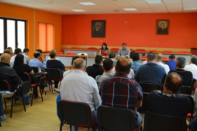 Adriana Lastra y José Luis Alperi en Langreo