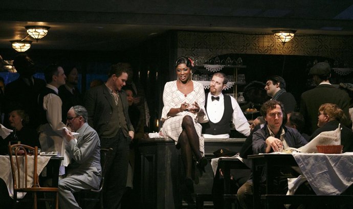 La fotografía de Cartier-Bresson y Brassaï cristaliza en la ópera 'La Bohème' 