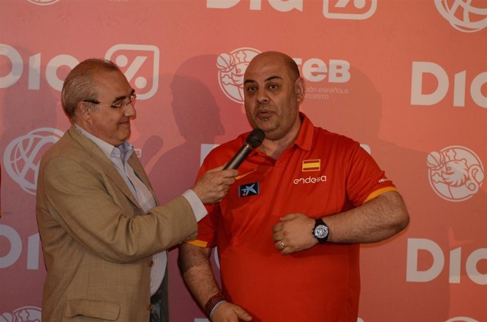 Lucas Mondelo, entrenador de la selección española de baloncesto femenino