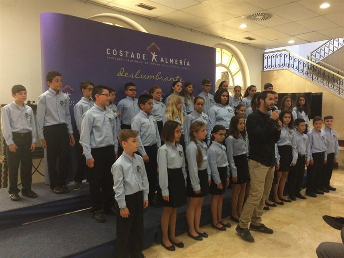 El Coro Infantil 'Pedro Mena' ha cantado en el Palacio Provincial.
