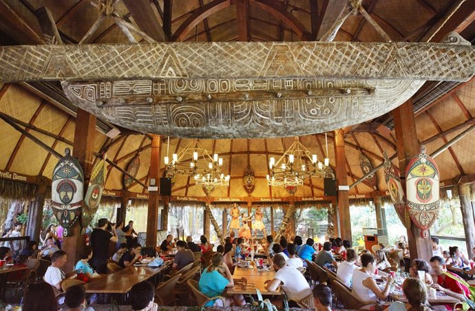 Establecimiento del parque de ocio PortAventura 