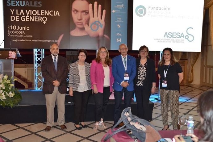 Luna (centro) durante las jornadas