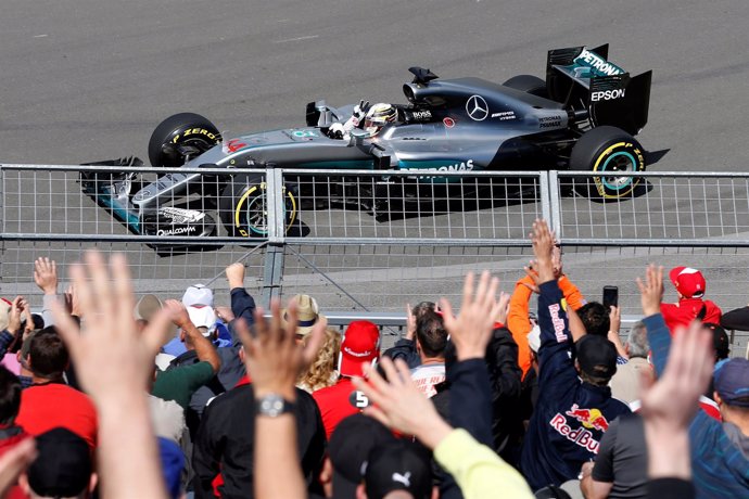 El piloto inglés de Fórmula 1 Lewis Hamilton