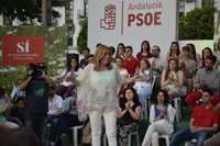 Susana Díaz aconseja a Pablo Iglesias "no emborracharse de encuestas"