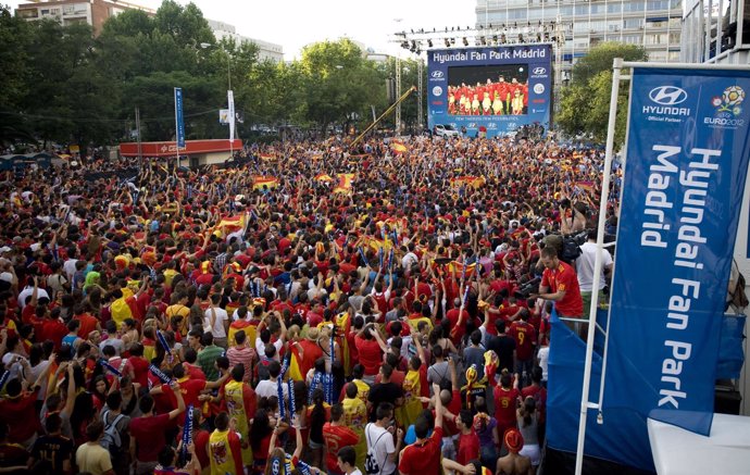 Celebración De Españoles En La Eurocopa En Madrid 