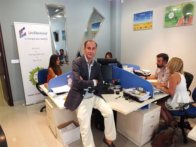 El director gerente de Unieléctrica, Diego Montes, en la sede de la empresa