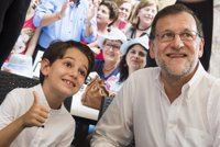 Rajoy saluda a Pablito, su 'clon' en TV, y dice que las chuches costarán menos porque va a bajar los impuestos