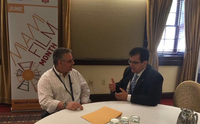 El diputado de Cultura ha mantenido encuentros con profesionales del cine.