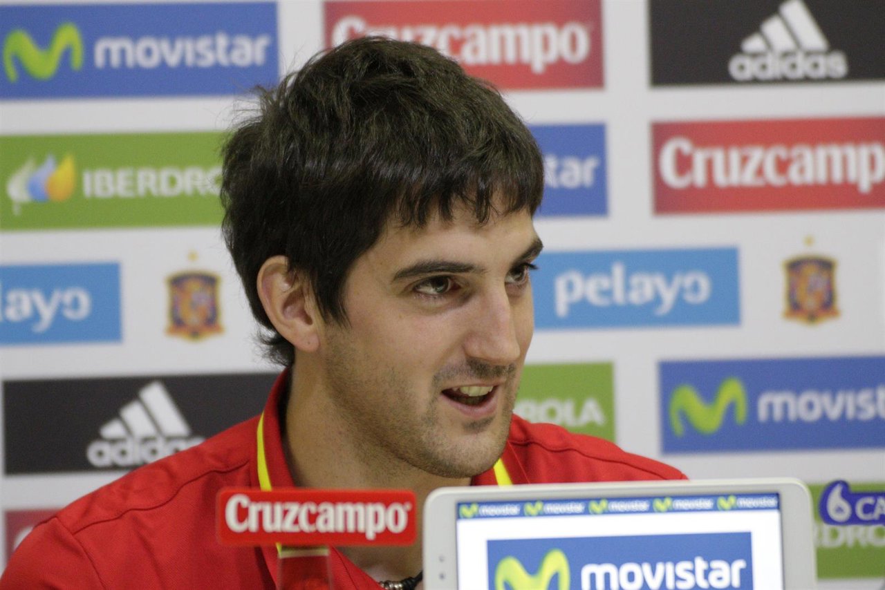 Mikel San José en rueda de prensa en la Ciudad del Fútbol de las Rozas