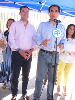 Moreno junto a Nieto, durante la intervención