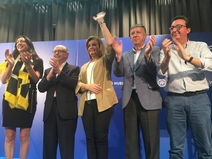 Cristóbal Montoro y Fátima Báñez en Palos de la Frontera (Huelva).