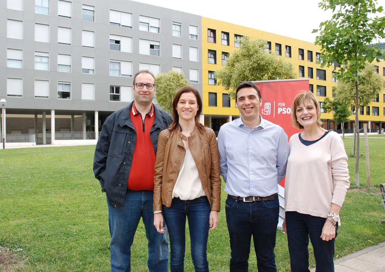 Nuria Medina y Toni Magdaleno en un acto del PSN en Berriozar