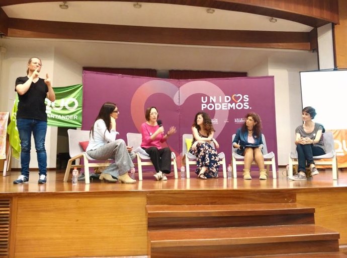 Encuentro 'Mujeres cambiando el país' de Unidos Podemos en Cantabria