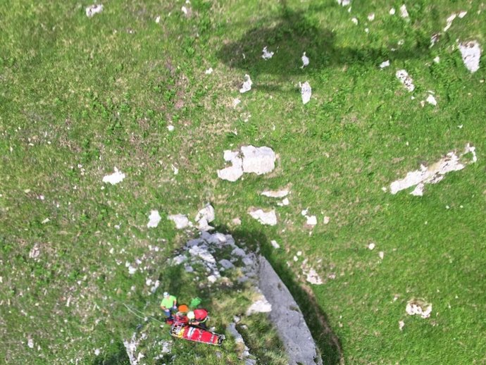 Rescate en la vía ferrata de San Roque de Riomiera