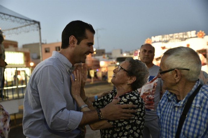 El alcalde de Almería, en las fiestas del barrio de Los Molinos