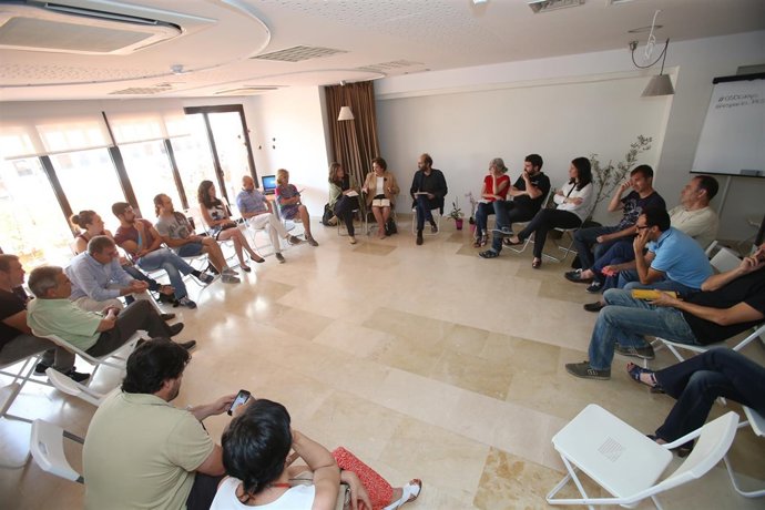 El Ayuntamiento de Sevilla ofrece colaboración a emprendedores