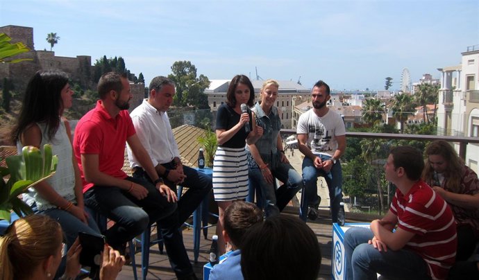 Elías Bendodo, Andrea Levy, Carolina España, acto PP 26J