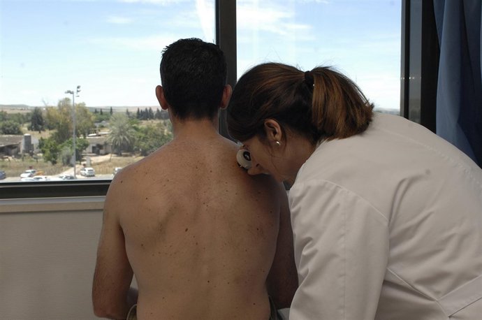 Dermatóloga del Hospital Reina Sofía de Córdoba