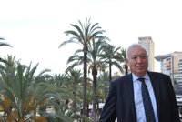 Margallo dice que quienes insultan a políticos buscan "volver a la intolerancia", lo contrario de la Transición