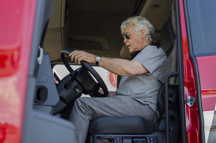 Ángel Nieto pilota un camión de Scania