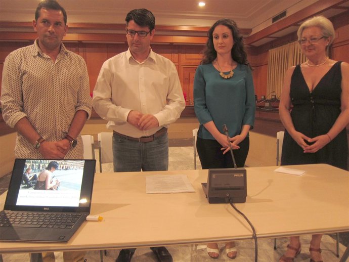 Pedro García y Carmen Gómez en la presentación de la web