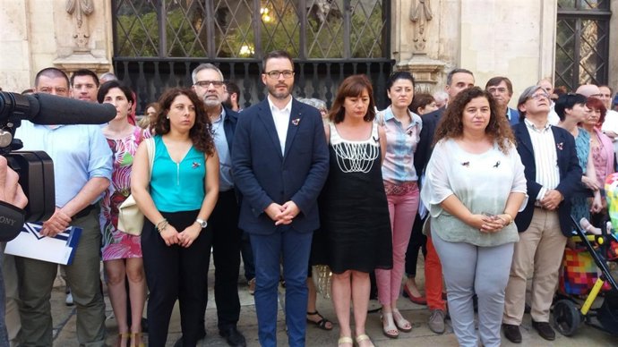 Armengol e Hila en minuto de silencio