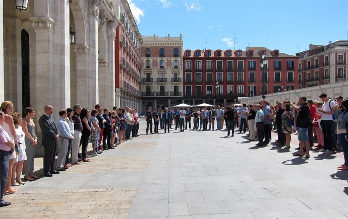 Minuto de silencio en memoria por las víctimas del atentado de Orlando