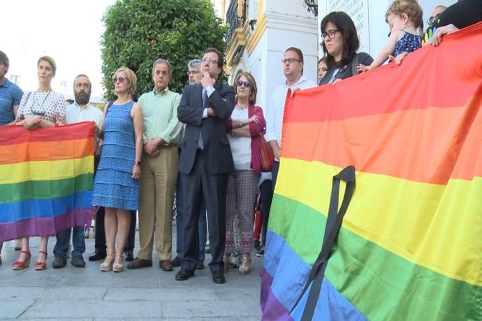 Vara en minuto de silencio por atentado de Orlando