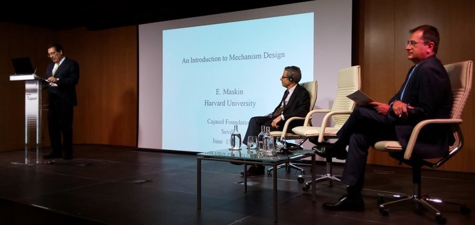Conferencia de Eric Starck Maskin, en la Fundación Cajasol.