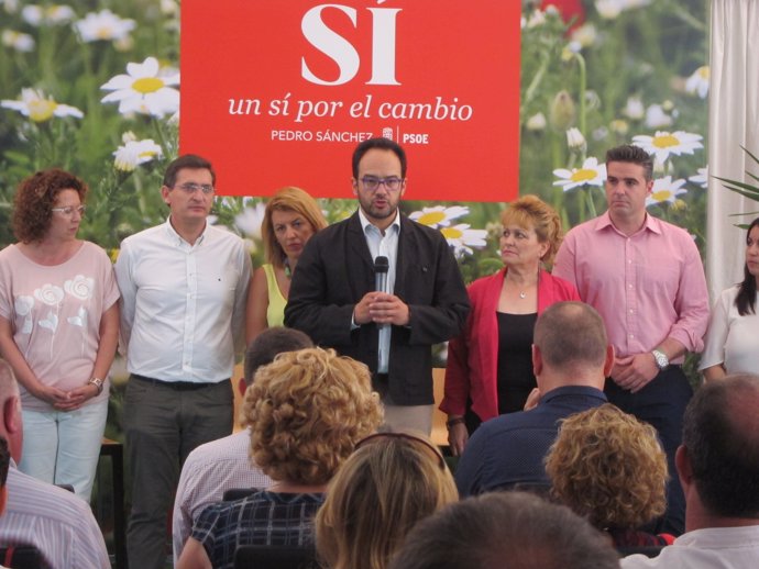Antonio Hernando (PSOE) en un acto en Almería