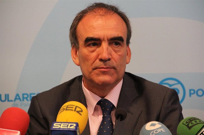 Niño durante la rueda de prensa