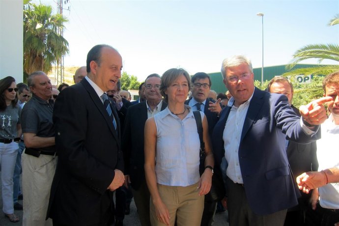 García Tejerina (c), junto a José Robles y José Enrique Fernández de Moya.