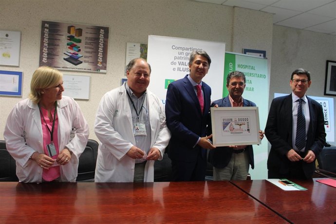 Presentación del cupón de la ONCE por la donación de sangre