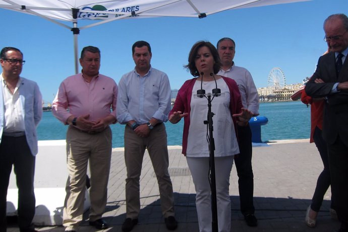 Antonio Sanz, Juanma Moreno, Soraya Sáenz en el puerto de Málaga