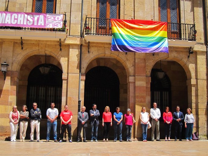 Concentración en Oviedo tras el atentado de Orlando