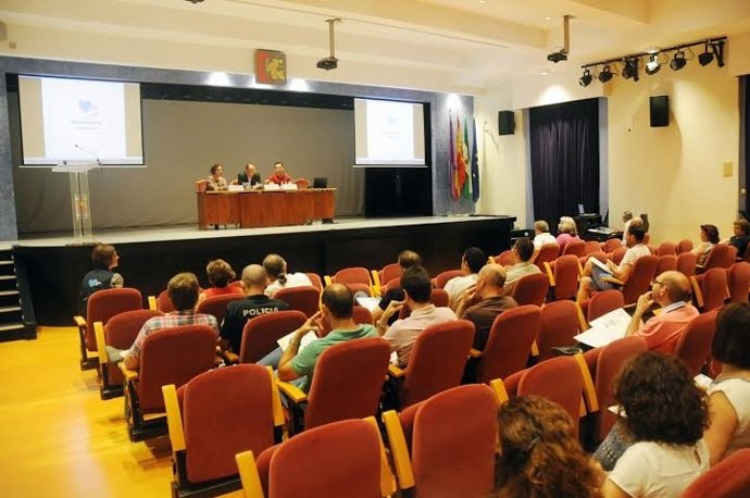 Martín (centro) durante la inauguración de las jornadas