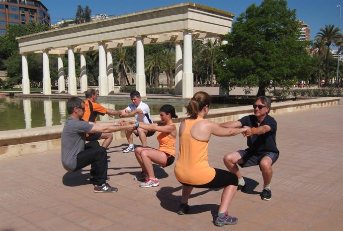 Cantó, de gris, y otros miembros de C's en su programa de entrenamiento 