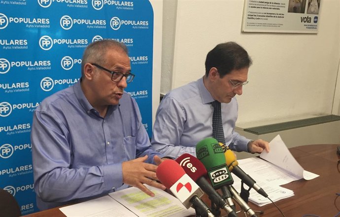 Los concejales del PP Antonio Martínez Bermejo y Jesús Enríquez