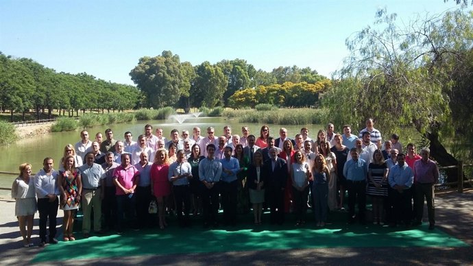 Foto de familia del PSOE provincial por el aniversario de la toma de posesión.