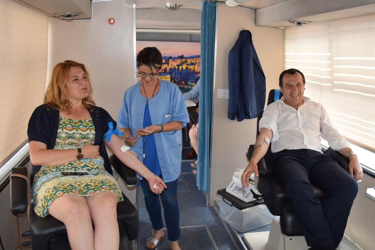 Ruiz Espejo y González donan sangre