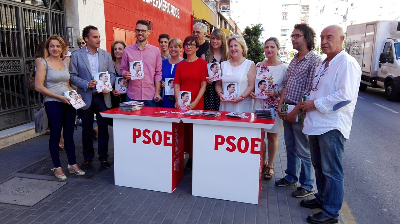 María Gámez con los concejales del PSOE
