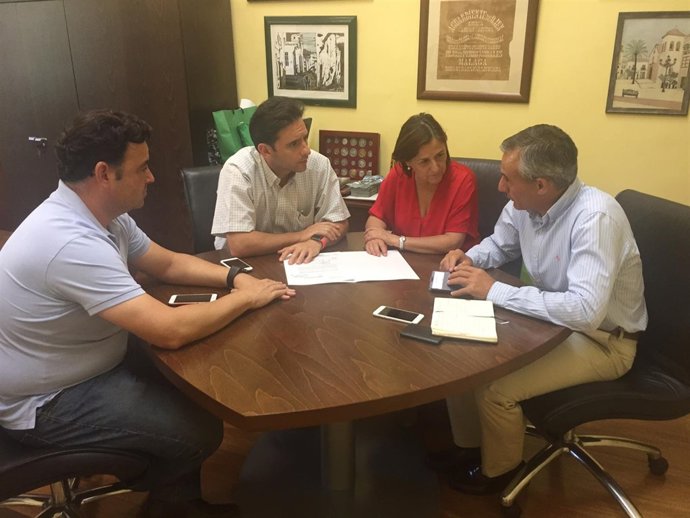 Francisca Montiel en una reunión  en Ojén 