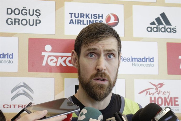 Andrés Nocioni en rueda de prensa