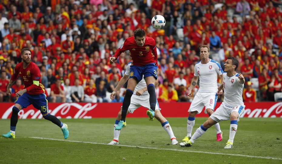 Piqué en el partido contra República Checa