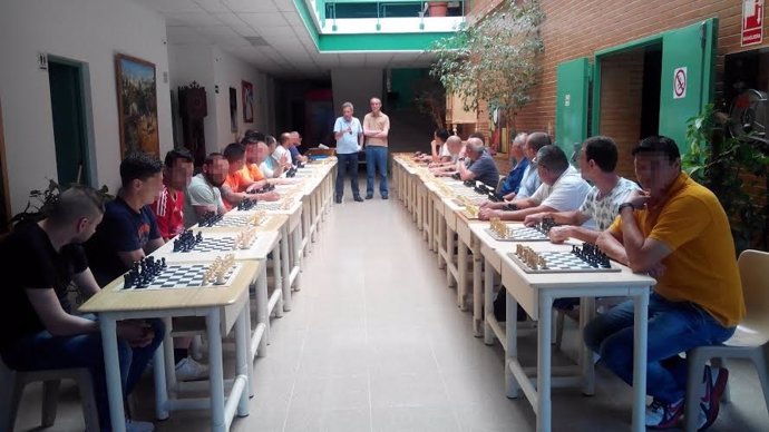 Partida de ajedrez en la prisión de Huelva con Enrique Biedma Martín.