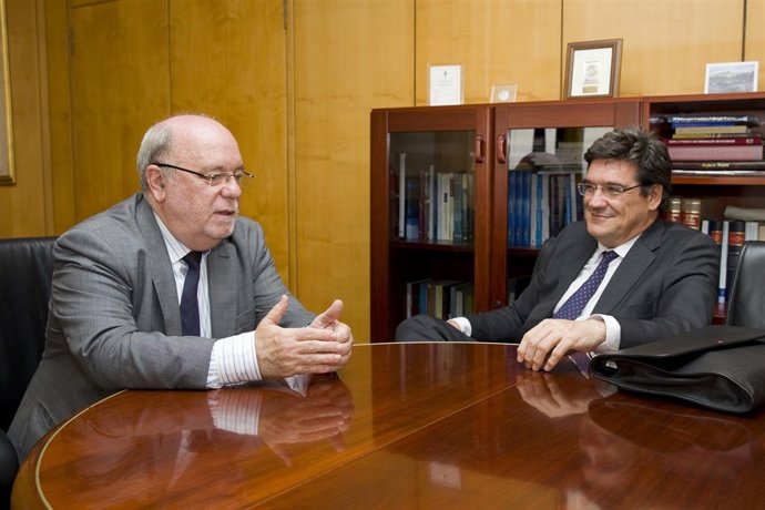 El consejero Juan José Sota y el presidente de la AIReF, José Luis Escrivá