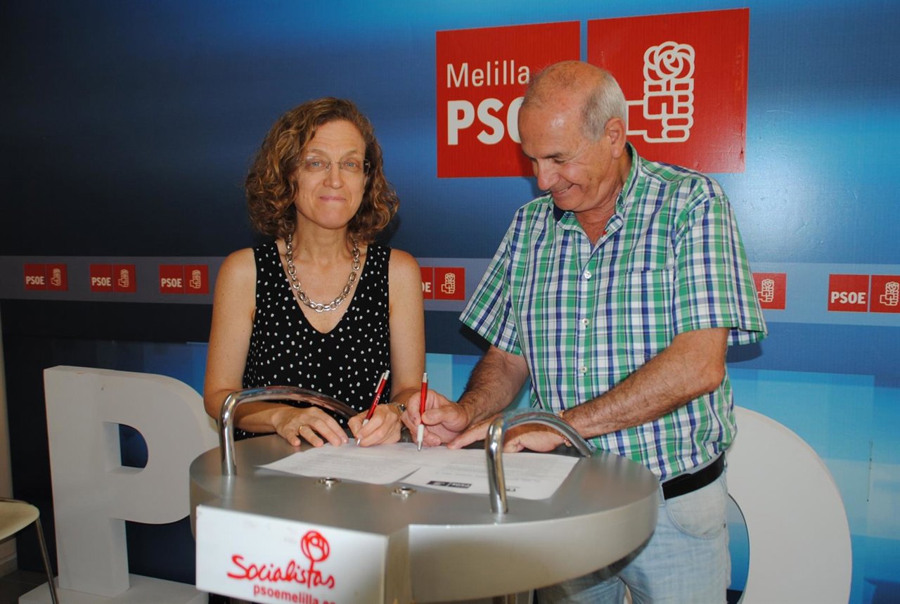 Gloria Rojas y Rosendo Quero firman el acuerdo 